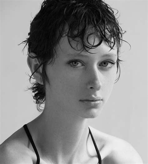 Hannah W - QUEST Artists & Models