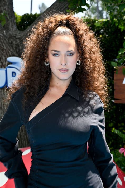 Maeta’s Velvet Bloom at the Smurfs Premiere in Los Angeles • CelebMafia