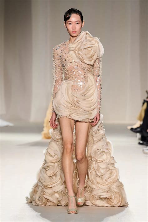 20 Non Traditional Bridal Looks From Spring ’23 Couture - The Lane
