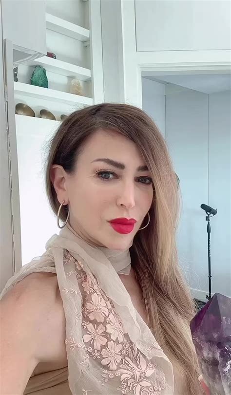 Mauricio Umansky is not dating actress Leslie Bega, his dad is