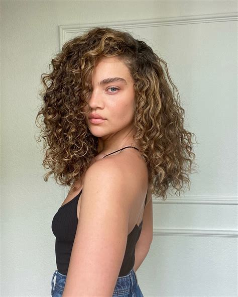 KIANA ALEXIS | Model Management