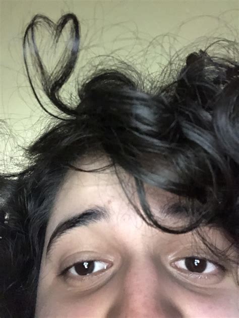 my hair is so messy it makes a heart : r/mildlyinteresting