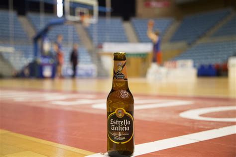 New limited edition Estrella Galicia for Obradoiro CAB - Corporación
