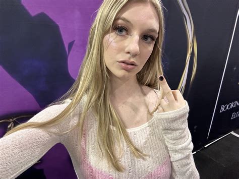 I love flipping losers off 💕 : r/lucyspanks