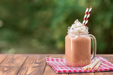 premium photo milkshake  mason jar