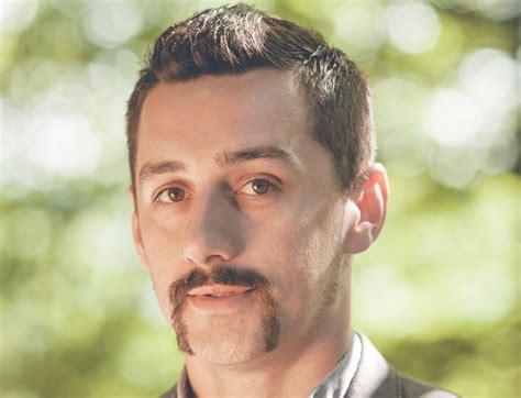 ways  style  horseshoe mustache