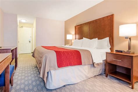 Comfort Inn Fallsview Niagara Falls, Ontario, CA - Reservations.com
