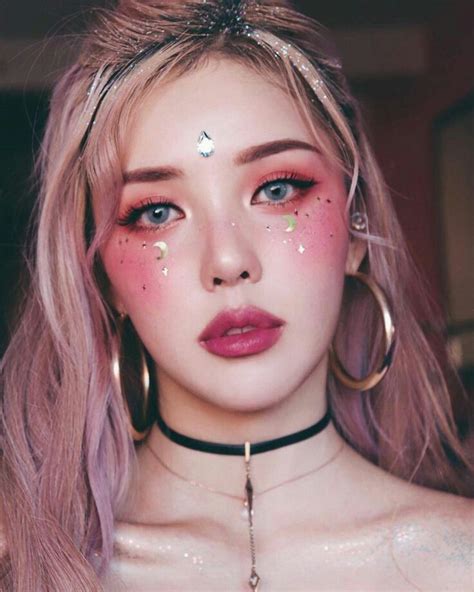 Pin de Поля Кулешова en необычный макияж | Maquillaje de ojos loco ...
