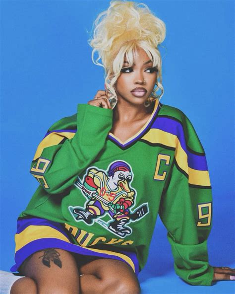 Pin by Edenn on Pics | Fun photoshoot, Baddie outfits summer, Creative