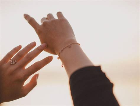 arti mimpi memakai gelang emas ditangan kiri menurut islam