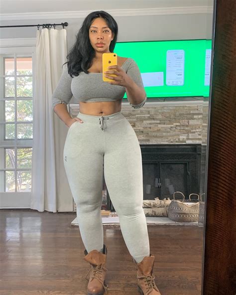 Rachel Storms ⚡️🌪⛈☀(ONLY PAGE) | Thank you @champagnepapi for the merch