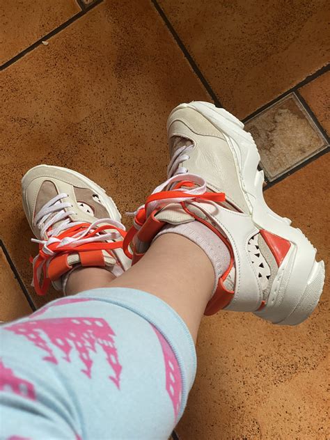 Laylaa Draya on Twitter: "Very Y2K! (moment of appreciation for my lasered legs and itty bitty