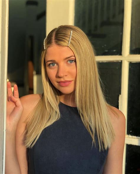 Sarah Fisher 11/07/2020 • CelebMafia