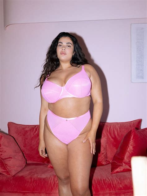 ורוד - חזיית רשת שקפקפה עם ברזלים / Shay Zanco - OOLA - TERMINAL X