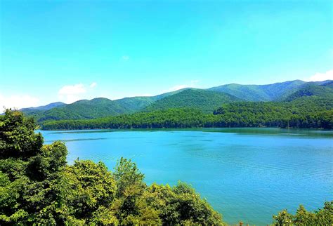 7 Most Beautiful Lakes In Tennessee