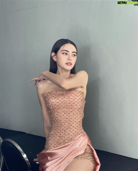 actress davika hoorne hd instagram   wallpapers march