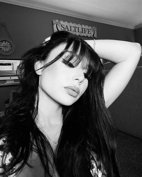 Ariana Marie | It was a selfie photoshoot kinda day. 🖤 | Instagram