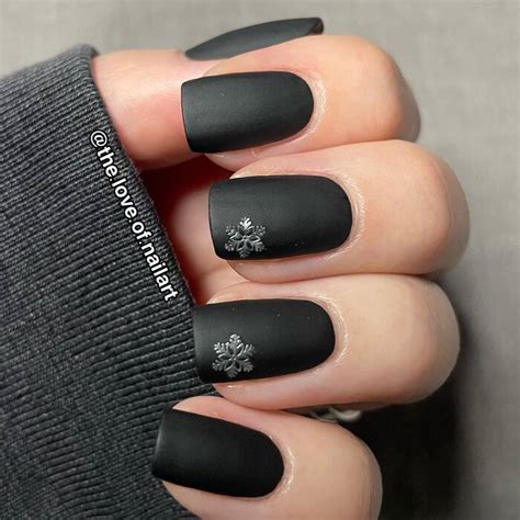 26 Chic Black Matte Nail Designs Are Both Timeless and Trendy