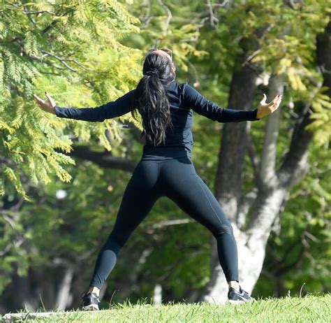 Nicole Scherzinger Sexy Yoga - Hot Celebs Home