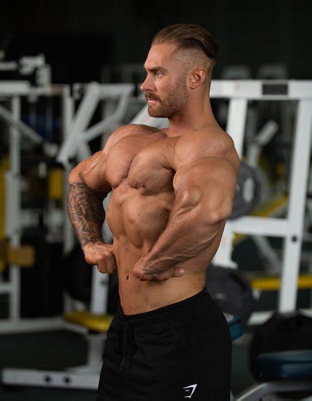 Крис Бамстед (Chris Bumstead), фотографии, биография, соревнования ...