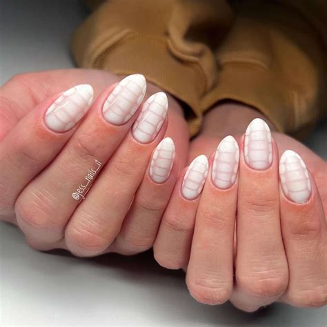 20 Simple White Nail Designs to Try