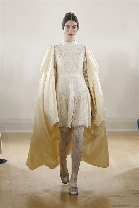Bora Aksu Ready To Wear Fall Winter 2024 London - NOWFASHION