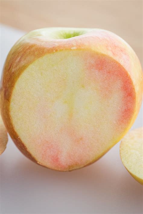 Lucy Glo Apples - Know Your Produce