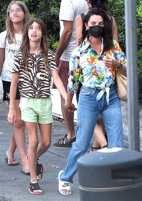 Penelope Cruz’s Kids: Meet Her Two Children, Luna & Leo – Hollywood Life