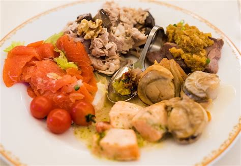 Sherwood Garden Restaurant Buffet Review - Disney Tourist Blog