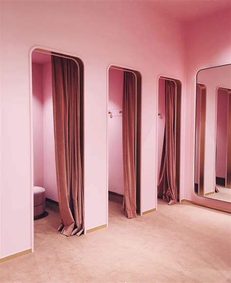 Pin On Cdfittingroom | Boutique interior design, Store design boutique