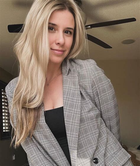 Melissa Schuman Nude