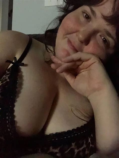 Big tiddy goth milf too horny to watch anime 🥴 | Scrolller