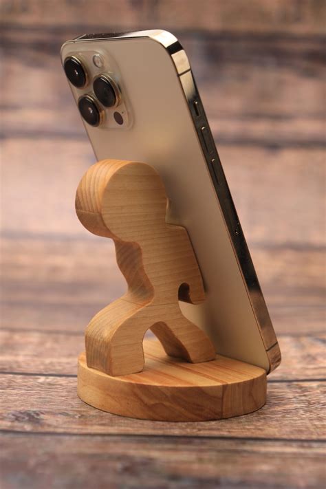 Купить Игрушка подставка для телефона "Человечек" - Union Wood - резной ...