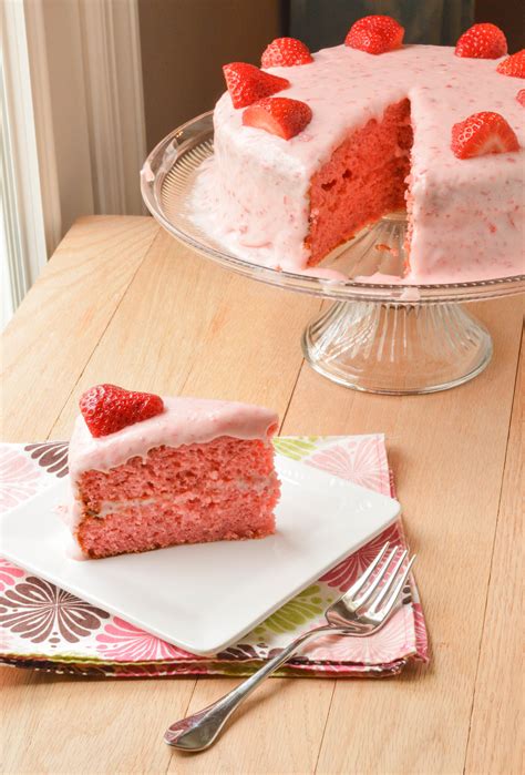 Make This Strawberry Squirt Cake: It’s Surprisingly Easy & Delicious - molq1ea