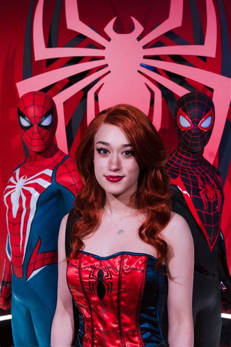 Queentofu in her spider-man corset : r/reactgirlsofYT