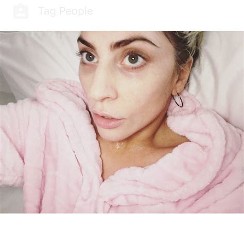 The Best Celebrity No-Makeup Selfies Ever - Glamour