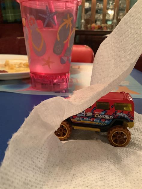 Car wasn’t lucky… : r/mildlyinteresting