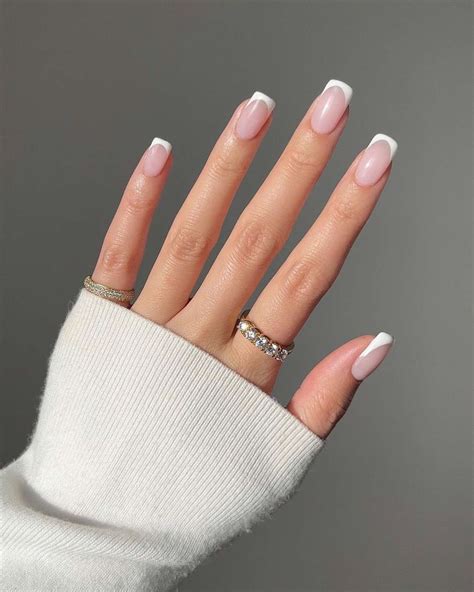 Uñas francesas de invierno 2024: 15 ideas de manicuras elegantes y en