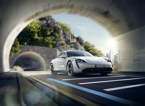 Active Lane Keeping | Porsche Connect Store Iceland