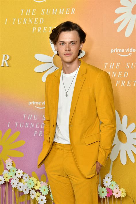 About Christopher Briney: Height, Age, Girlfriend, Net Worth - Net