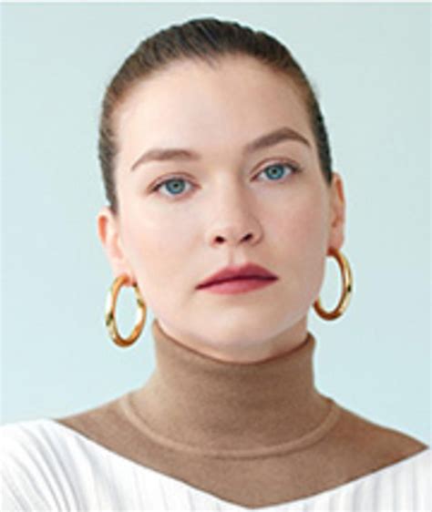 Hannah Gross – Movies, Bio and Lists on MUBI