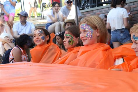 Thousands Embark On Historic Folsom For Peach Festival – Folsom Times