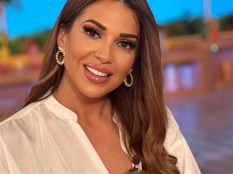 eleni xatzidoy  dimosio minima kai  fotoghrafia  tin kori tis