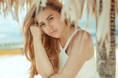 fakta rena dyana selebgram seksi  diduga perempuan kebaya hijau