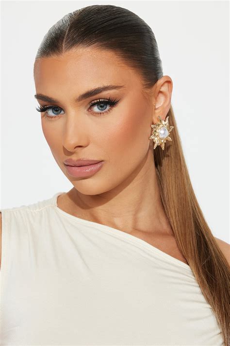 Pearly Sunflower Earrings - Gold | Fashion Nova