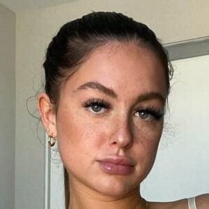 Taraswrld - Age, Bio, Family | Famous Birthdays
