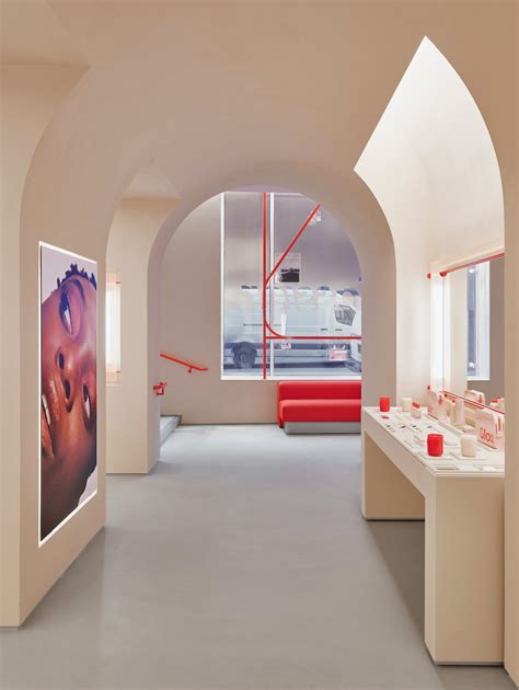 Glossier Opens SoHo Store | Global Cosmetic Industry