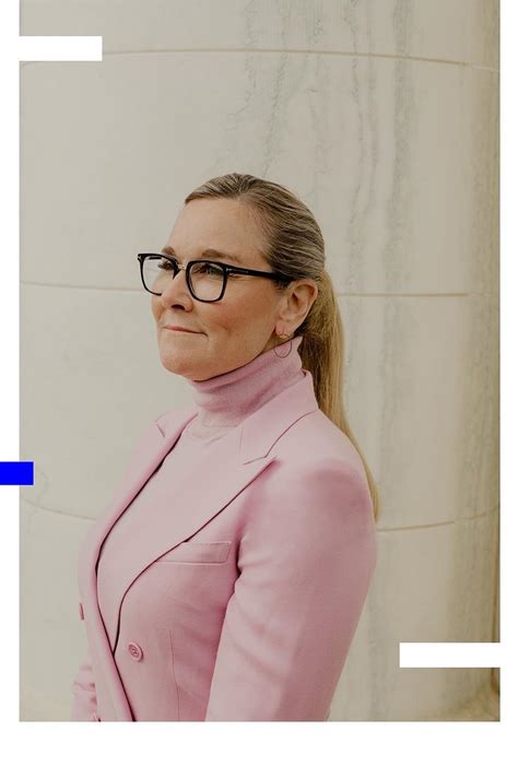 conde nast  linkedin voguebusiness apple femaleleaders technews