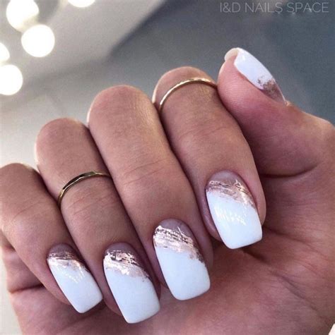 Белый новогодний маникюр 2022 - лучшие новинки на фото! | White nails ...