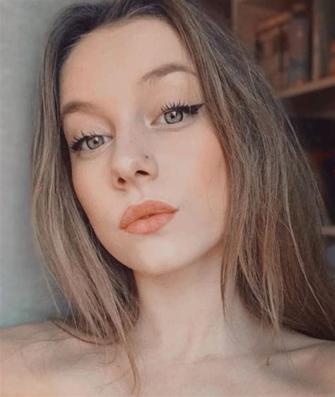 Ester Expósito: Películas, biografía y listas en MUBI